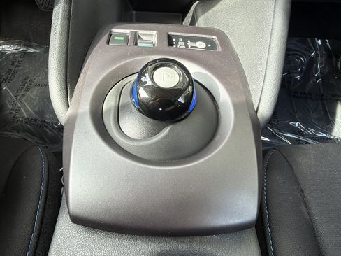 Used 2025 Nissan Leaf S FWD image 24