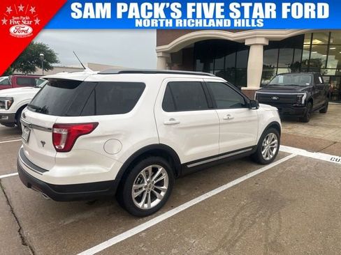 Used 2018 Ford Explorer XLT w/ Equipment Group 202A image 3