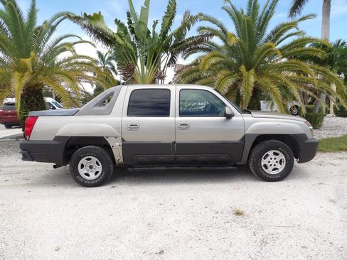 Used 2003 Chevrolet Avalanche 2WD image 9