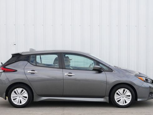 Used 2025 Nissan Leaf S image 44