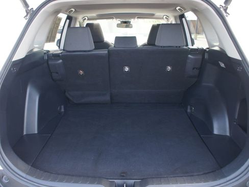Used 2019 Toyota RAV4 XLE w/ Convenience Package FWD image 17