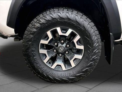 Certified 2023 Toyota Tacoma TRD Off-Road AWD/4WD image 11