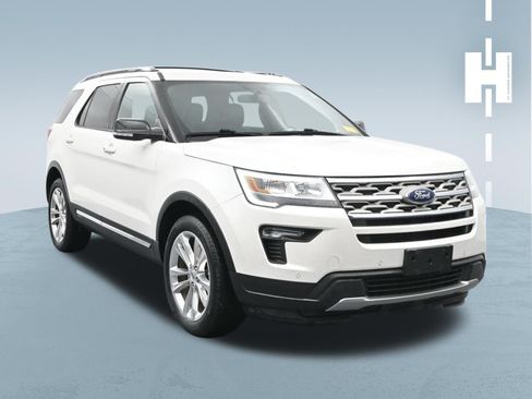 Used 2018 Ford Explorer XLT w/ Equipment Group 202A AWD/4WD image 3