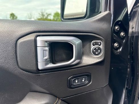 Used 2022 Jeep Gladiator Overland AWD/4WD image 15