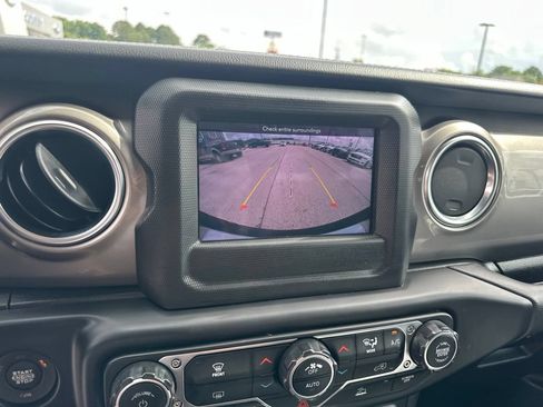 Used 2021 Jeep Wrangler Unlimited Sahara AWD/4WD image 17