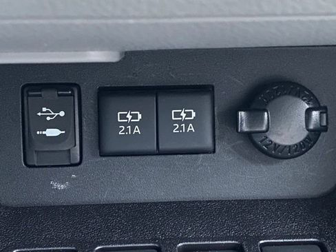 Used 2018 Toyota Highlander XLE image 18