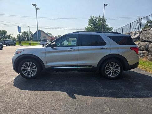 Used 2020 Ford Explorer XLT w/ Equipment Group 202A AWD/4WD image 6