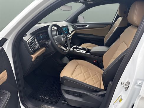 New 2026 Volkswagen Atlas Cross Sport SE image 13