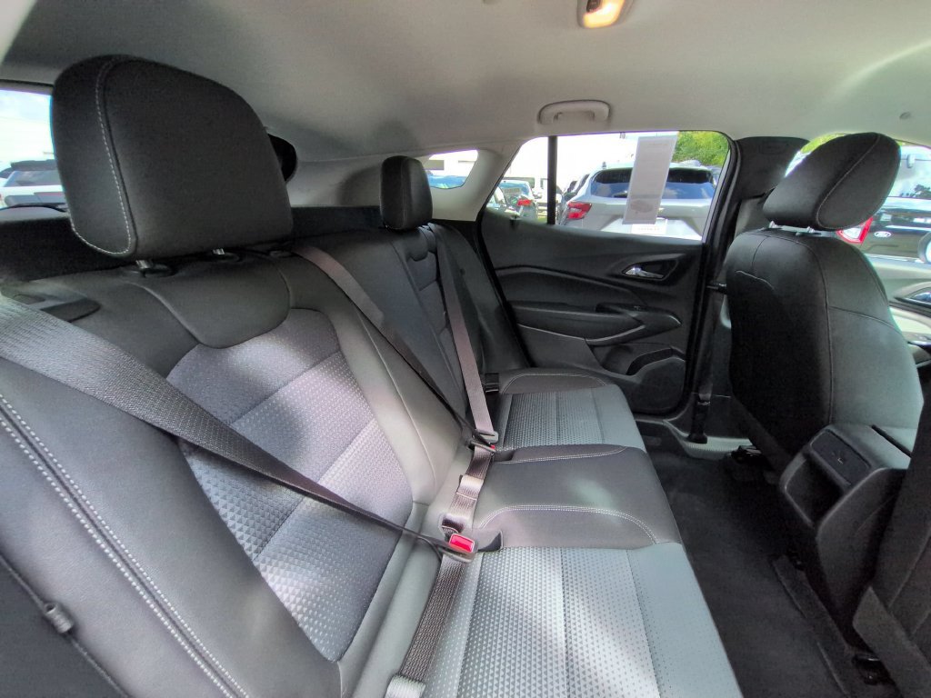 Used 2026 Chevrolet Trax LT FWD image 29