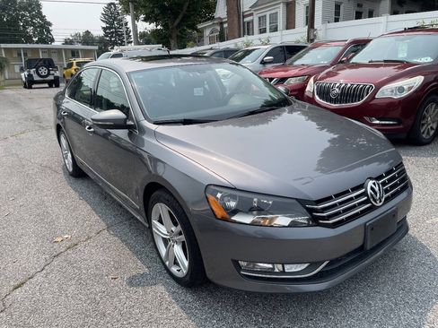 Used 2012 Volkswagen Passat 3.6 SEL Premium FWD image 4