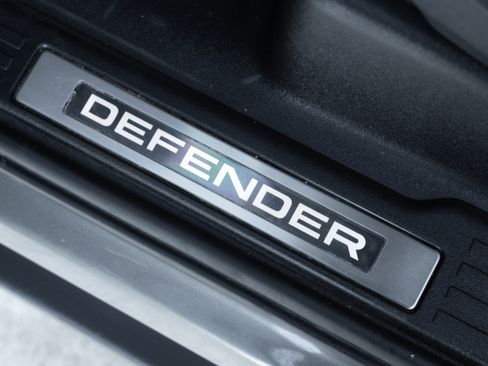 Used 2023 Land Rover Defender 90 X-Dynamic SE image 21