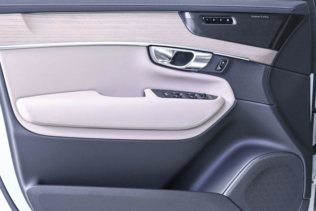 New 2026 Volvo XC90 T8 Plus w/ Protection Package Premier AWD/4WD image 6
