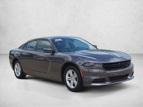 Used 2019 Dodge Charger SXT w/ Leather Interior Group RWD image 3