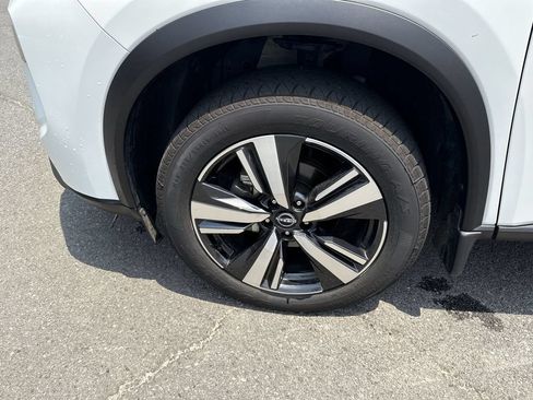 Used 2024 Nissan Rogue SL w/ SL Premium Package FWD image 16