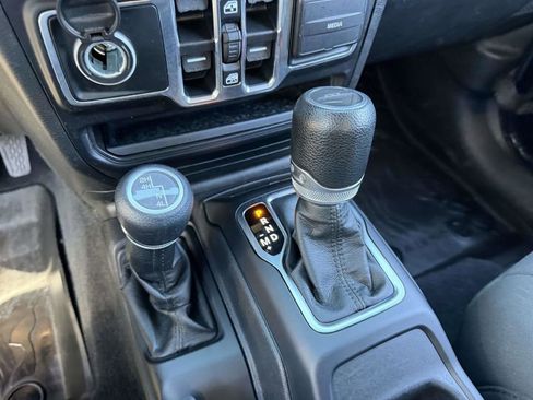 Certified 2022 Jeep Gladiator Sport AWD/4WD image 31
