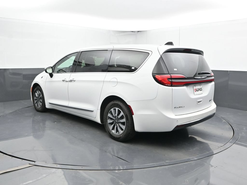 Used 2023 Chrysler Pacifica Limited FWD image 10