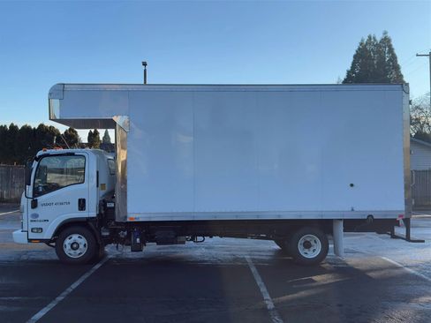 Used 2023 Isuzu NPR image 2