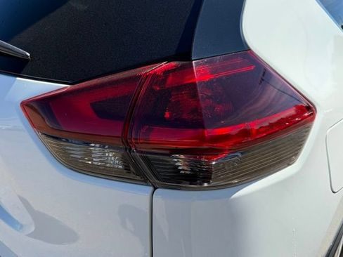 Used 2020 Nissan Rogue SV AWD/4WD image 13