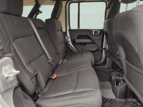 Used 2020 Jeep Wrangler Unlimited Sahara AWD/4WD image 31