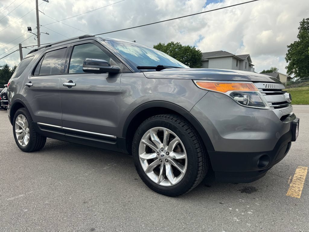 Used 2014 Ford Explorer XLT w/ Equipment Group 202A AWD/4WD image 3