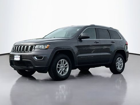 Used 2019 Jeep Grand Cherokee Laredo AWD/4WD image 13