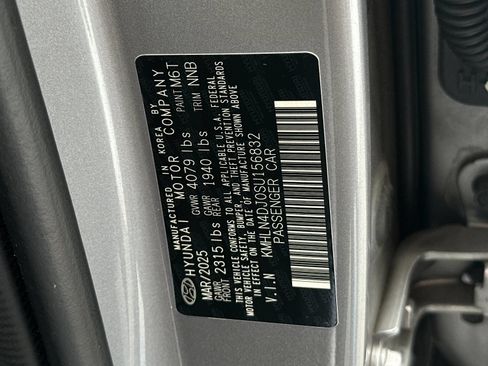 Used 2025 Hyundai Elantra Limited FWD image 28