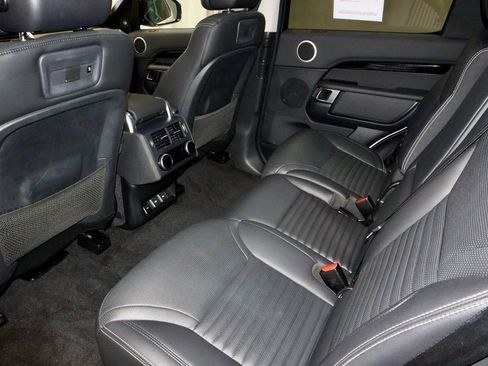 Used 2024 Land Rover Discovery S image 21