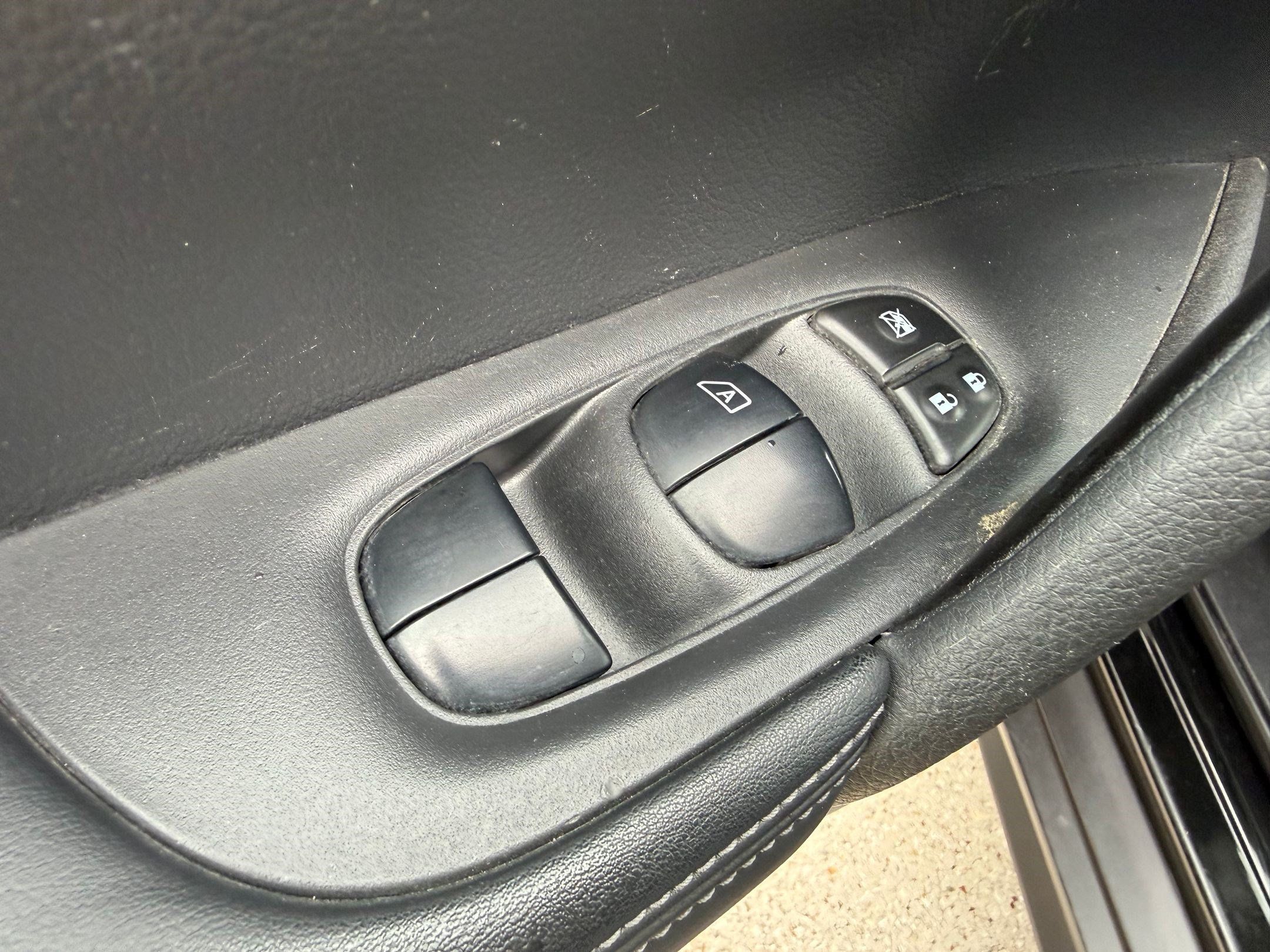 Used 2019 Nissan Rogue SV AWD/4WD image 11