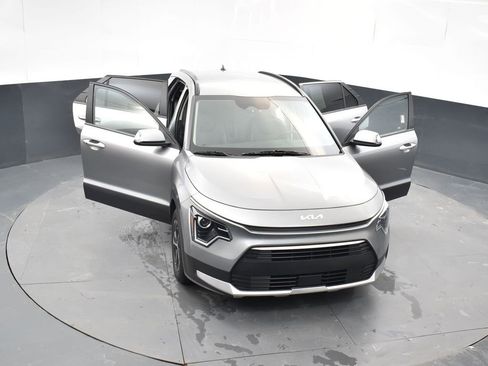 Certified 2023 Kia Niro EX image 18