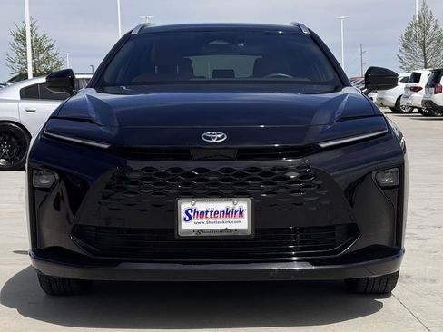 Used 2025 Toyota Crown Signia image 7