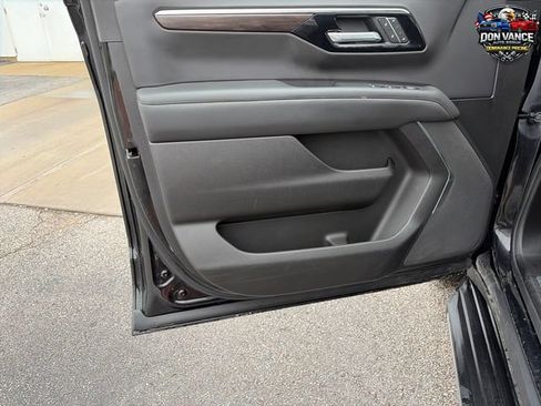 Used 2026 Chevrolet Tahoe LT RWD image 18