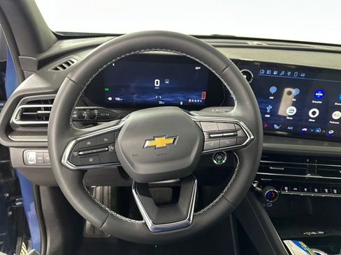 Used 2025 Chevrolet Traverse LT w/ Driver Confidence Package image 14