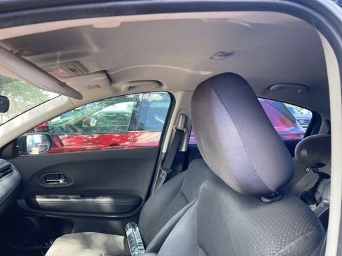 Used 2019 Honda HR-V LX image 8