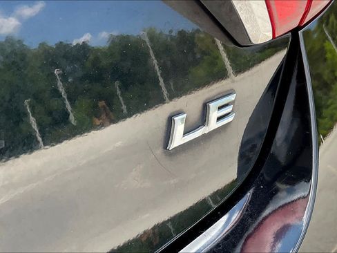 Used 2015 Toyota Camry LE FWD image 10