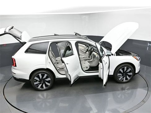 New 2025 Volvo EX90 Plus w/ Protection Package Premier image 45