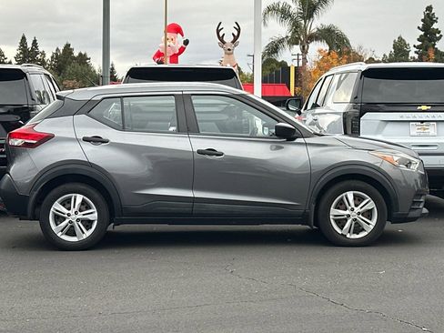 Used 2018 Nissan Kicks S image 4