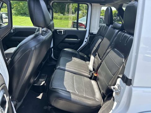 Used 2023 Jeep Wrangler Unlimited Sahara w/ Cold Weather Group AWD/4WD image 23