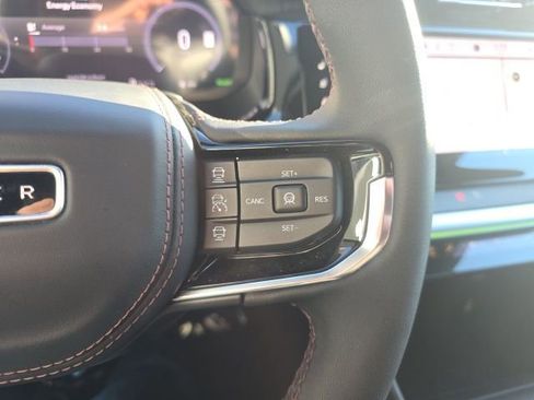 Used 2024 Jeep Wagoneer Launch Edition image 15