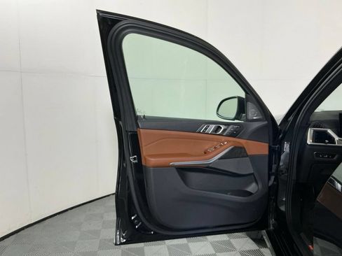 Certified 2024 BMW X7 xDrive40i w/ Premium Package AWD/4WD image 19