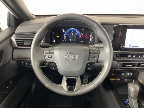 Used 2025 Toyota Camry SE FWD image 12