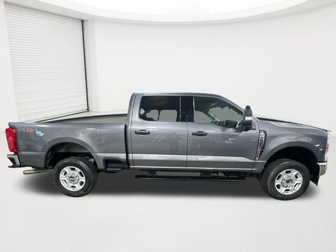 Used 2025 Ford F250 XLT w/ Snow Plow Prep Package image 4