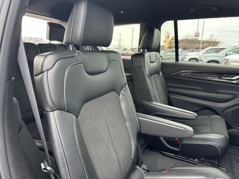Used 2023 Jeep Grand Cherokee L Laredo AWD/4WD image 15