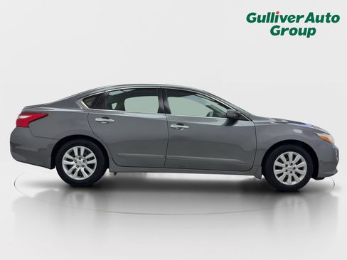 Used 2016 Nissan Altima 2.5 S w/ Power Driver Seat Package FWD image 10
