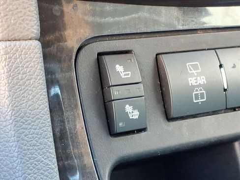 Used 2015 Buick Enclave Leather image 9