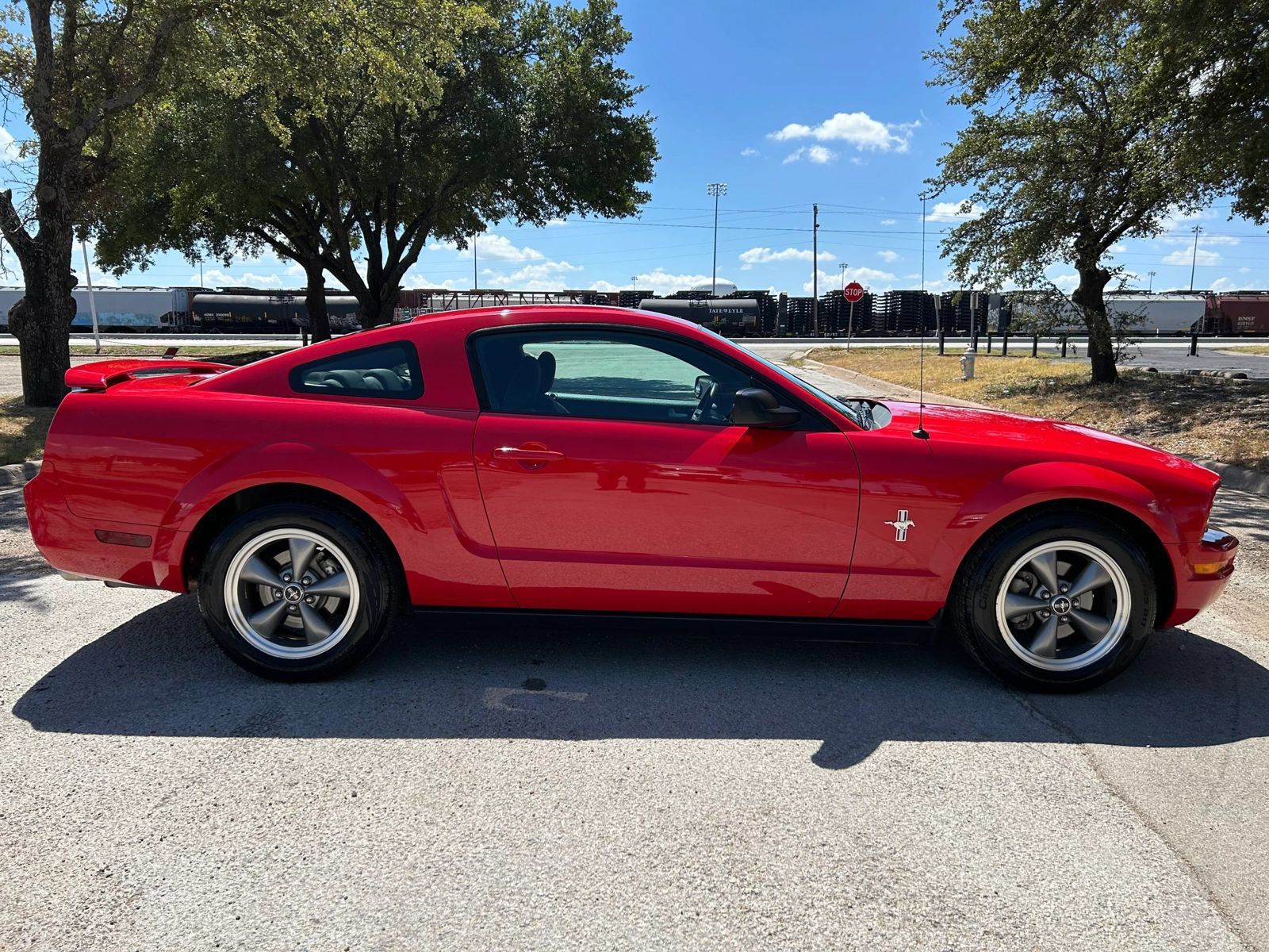 Used 2006 Ford Mustang Coupe RWD image 4