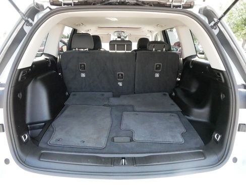 Used 2023 Jeep Grand Cherokee Laredo X AWD/4WD image 18