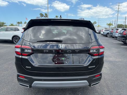 Used 2024 Honda Pilot Touring image 6