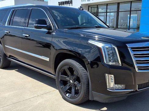 Used 2020 Cadillac Escalade ESV Platinum AWD/4WD image 2