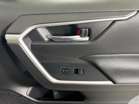 Used 2020 Toyota RAV4 XLE w/ Carpet Mat Package FWD image 31