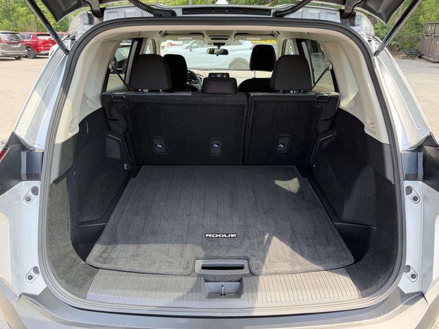 Used 2023 Nissan Rogue SV AWD/4WD image 12